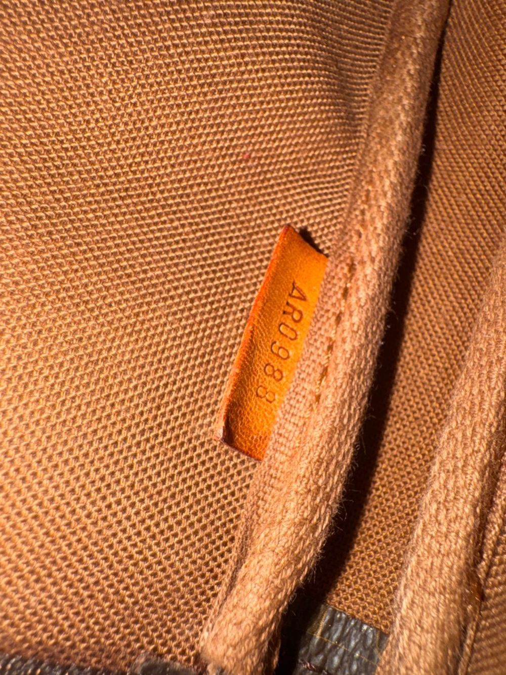 Louis Vuitton Monogram shoulder bag pouchette. - Picture 9 of 15